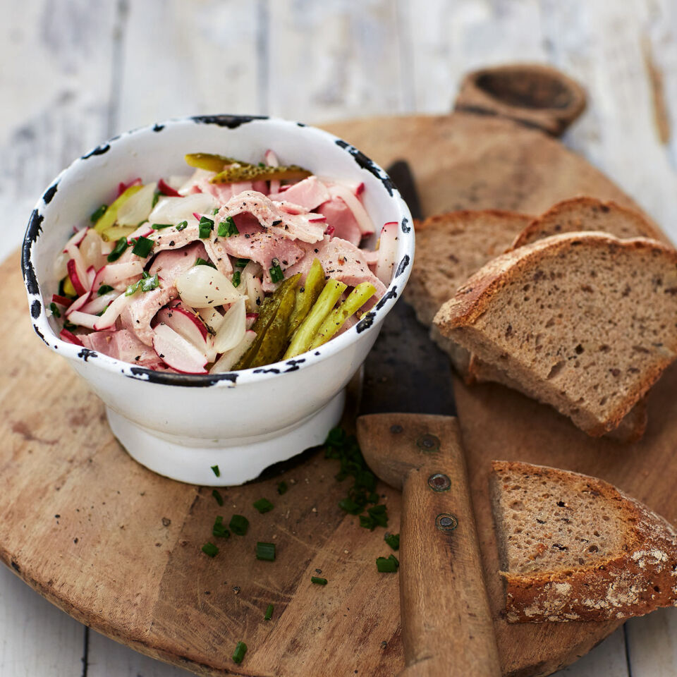 Fleischsalat mit Essig-Öl-Mayonnaise Rezept | Küchengötter Fleischsalat mit Essig-Öl-Mayonnaise Rezept | Küchengötter