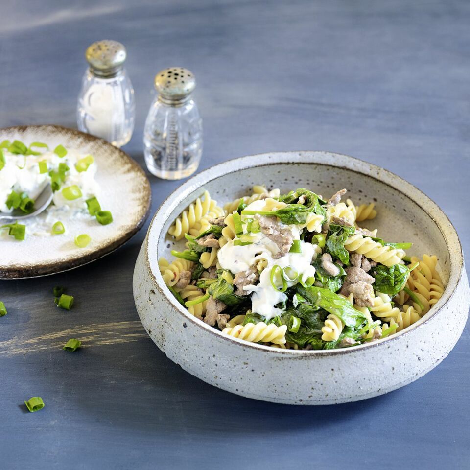 Nudelpfanne mit Lammhack aus einer Pfanne | Küchengötter Nudelpfanne mit Lammhack aus einer Pfanne | Küchengötter