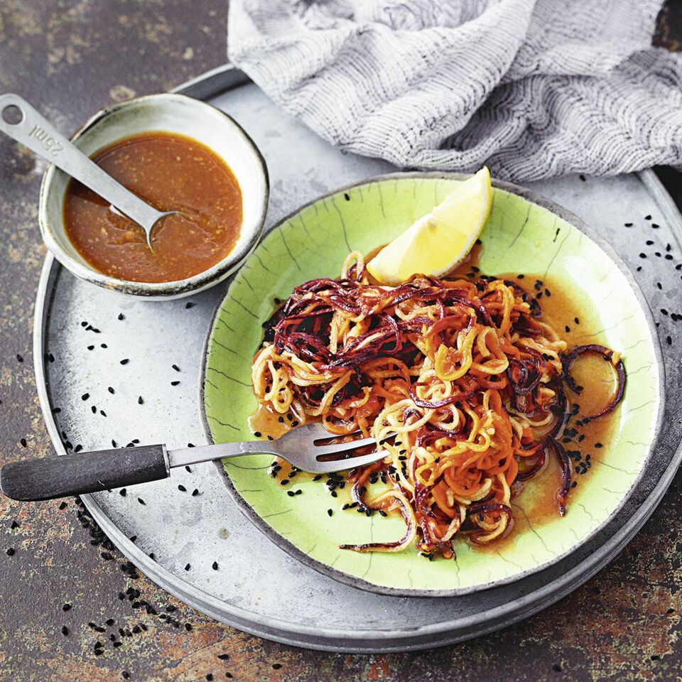 Drei-Möhren-Nudel-Salat I Low Carb Rezept | Küchengötter Drei-Möhren-Nudel-Salat I Low Carb Rezept | Küchengötter