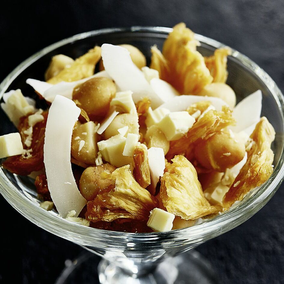 Fruchtige Schoko-Nuss-Mischung mit Nüssen und Ananas | Küchengötter