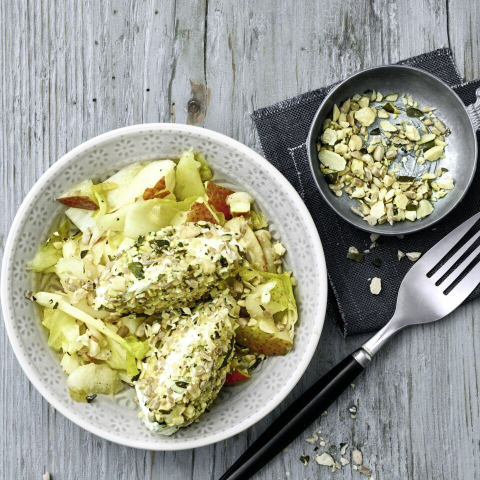 Chicorée-Birnen-Salat mit Gorgonzola-Nocken