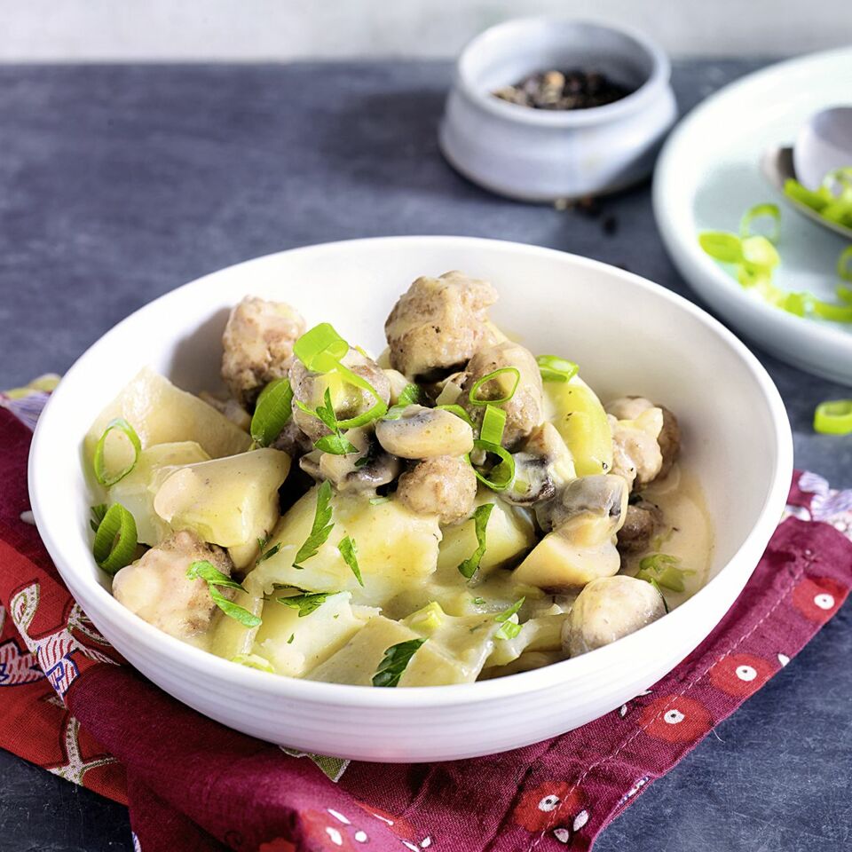 Brätbällchen-Ragout mit Kartoffeln Rezept | Küchengötter Brätbällchen-Ragout mit Kartoffeln Rezept | Küchengötter