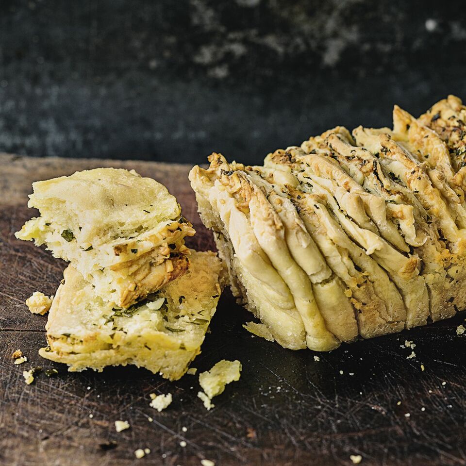 Zupfbrot mit Kräuterbutter Rezept | Küchengötter