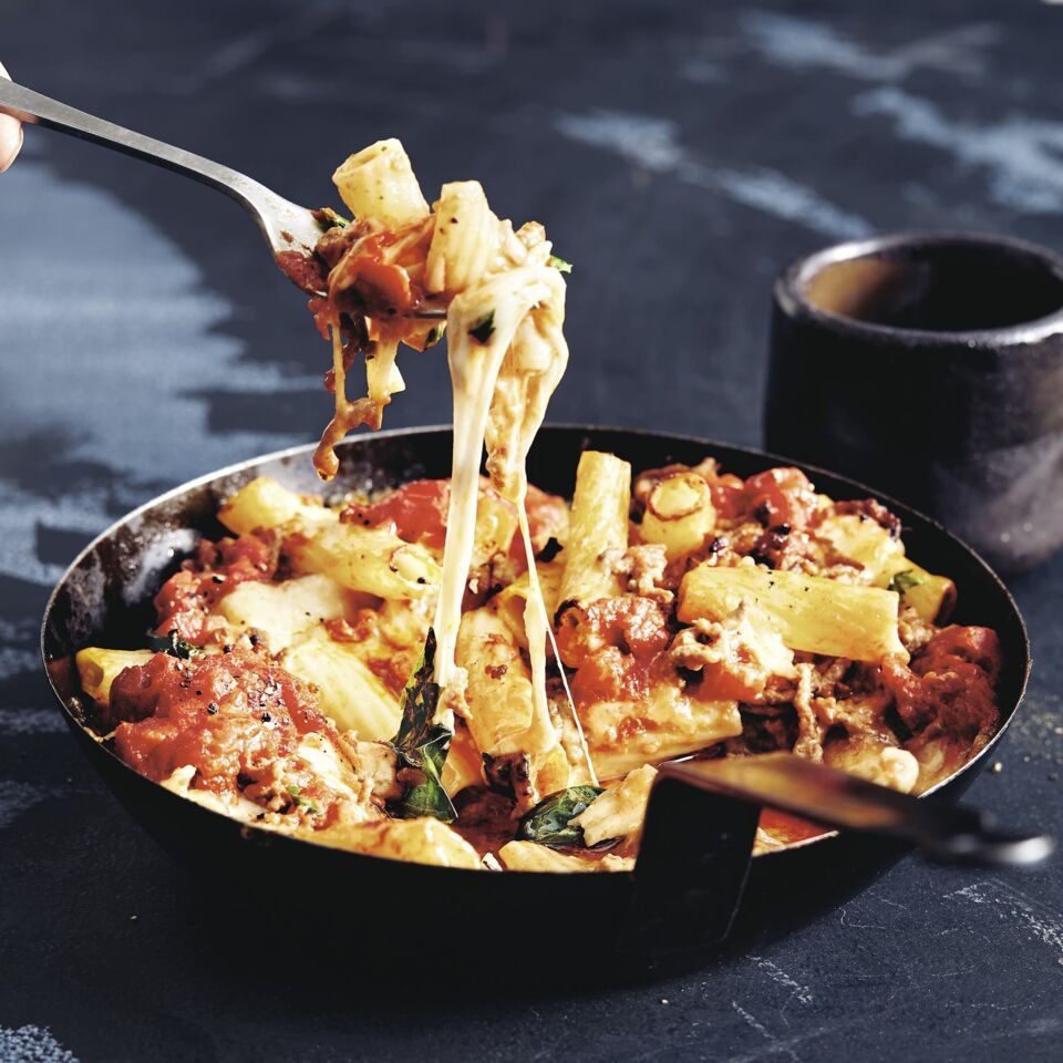 Nudelauflauf in der Pfanne