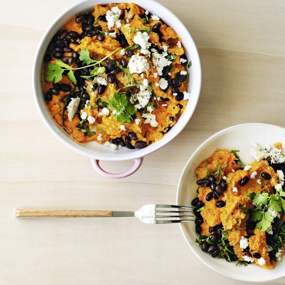 Süßkartoffelpüree mit schwarzen Bohnen und Feta Rezept | Küchengötter Süßkartoffelpüree mit schwarzen Bohnen und Feta Rezept | Küchengötter
