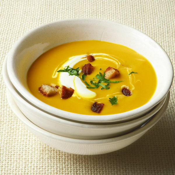 Kürbiscremesuppe mit Kräutercroûtons Rezept | Küchengötter Kürbiscremesuppe mit Kräutercroûtons Rezept | Küchengötter