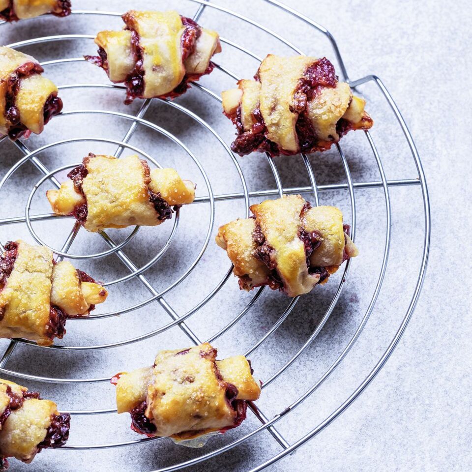 Rugelach mit Sauerkirschfüllung Rezept | Küchengötter Rugelach mit Sauerkirschfüllung Rezept | Küchengötter
