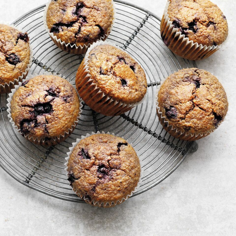 Müsli-Muffins mit Heidelbeeren Rezept | Küchengötter Müsli-Muffins mit Heidelbeeren Rezept | Küchengötter