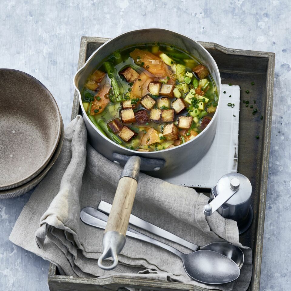 Gemüsetopf mit Räuchertofu Rezept | Küchengötter Gemüsetopf mit Räuchertofu Rezept | Küchengötter