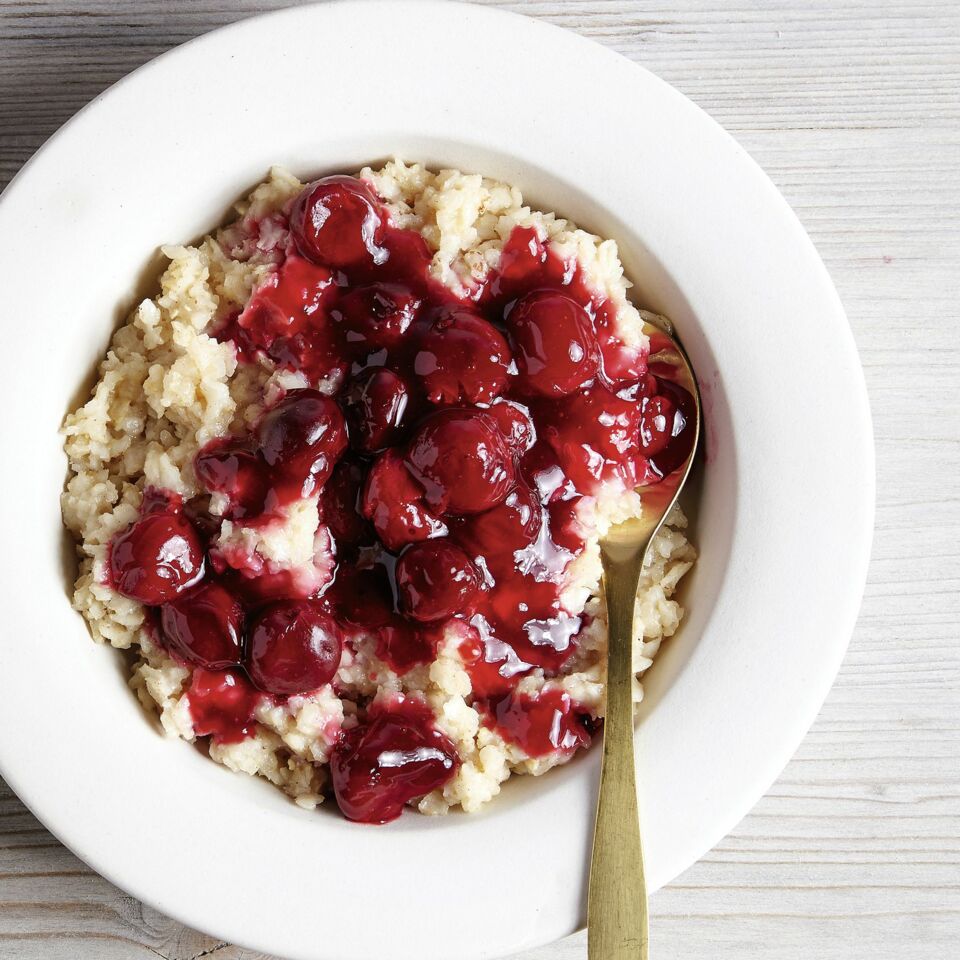 Zuckerfreier »Milchreis« mit Kirschen Rezept | Küchengötter Zuckerfreier »Milchreis« mit Kirschen Rezept | Küchengötter