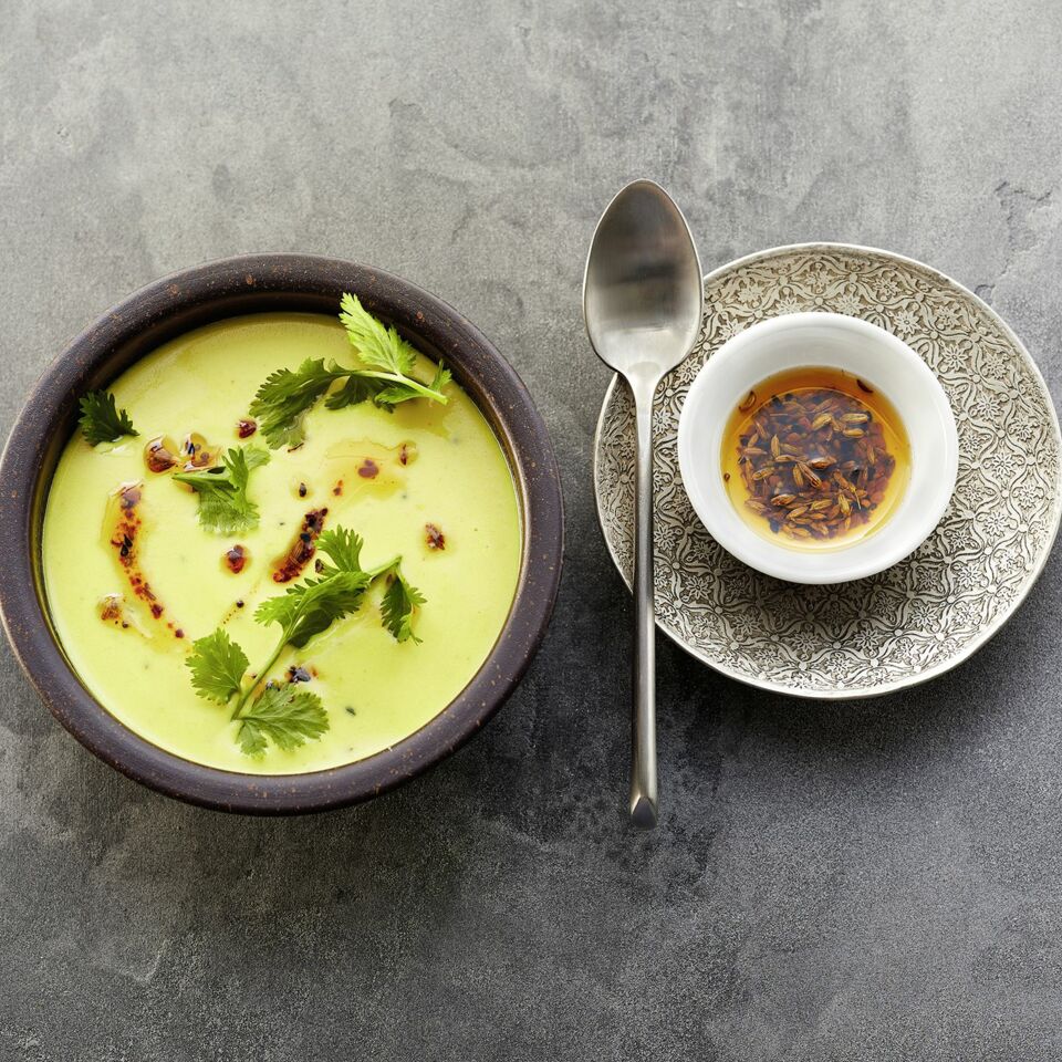 Joghurtsuppe mit Kichererbsenmehl Rezept | Küchengötter Joghurtsuppe mit Kichererbsenmehl Rezept | Küchengötter