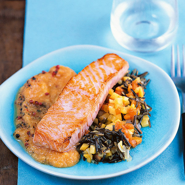 Lachssteaks mit Früchtesalsa und Wildreis Rezept | Küchengötter Lachssteaks mit Früchtesalsa und Wildreis Rezept | Küchengötter