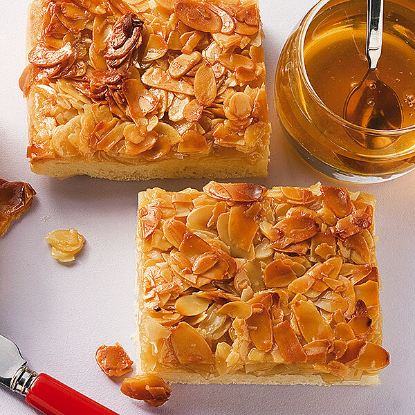 Knuspriger Bienenstich Ohne Fullung Rezept Kuchengotter