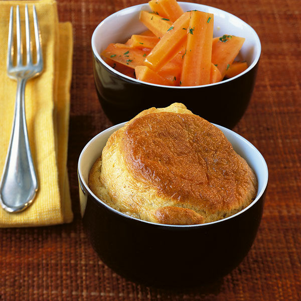 Käsesoufflé mit Möhrengemüse Rezept | Küchengötter