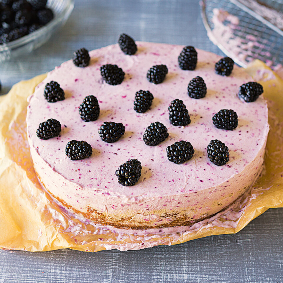 Brombeertorte mit Haselnüssen Rezept | Küchengötter Brombeertorte mit Haselnüssen Rezept | Küchengötter