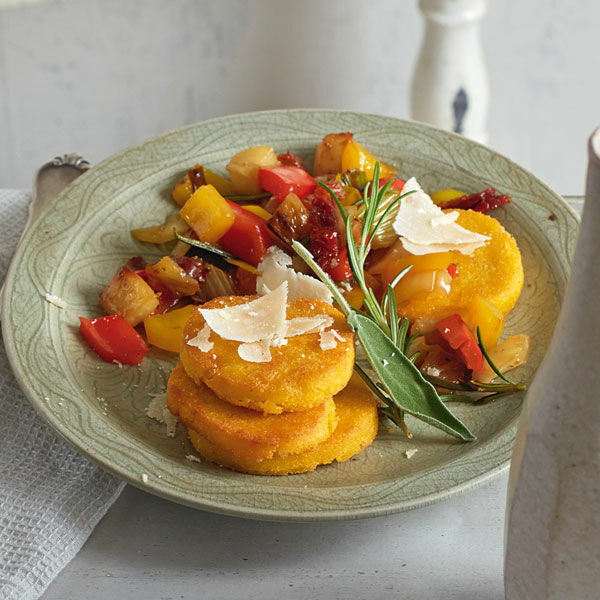 Polenta-Plätzchen mit mediterranem Gemüse Rezept | Küchengötter Polenta-Plätzchen mit mediterranem Gemüse Rezept | Küchengötter