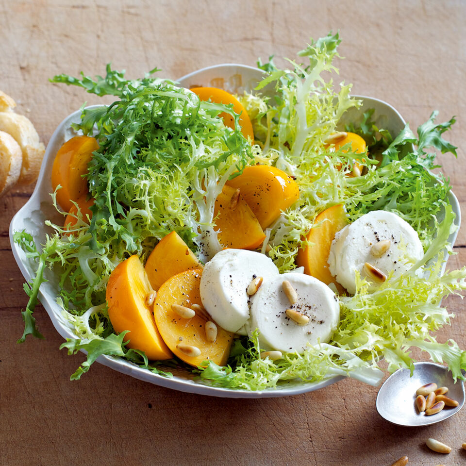 Kaki-Frisée-Salat mit Ziegenkäse Rezept | Küchengötter Kaki-Frisée-Salat mit Ziegenkäse Rezept | Küchengötter